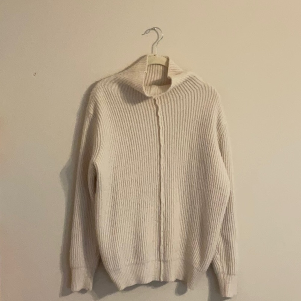 Evereve (FATE) cream cowl neck sweater. Size small